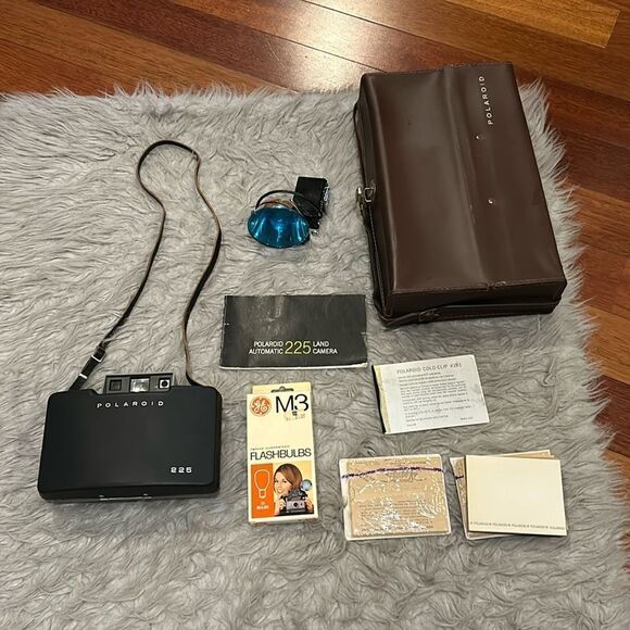 Polaroid vintage 1967 camera with case, cold clip, flash bulbs and photo paper - Picture 1 of 8